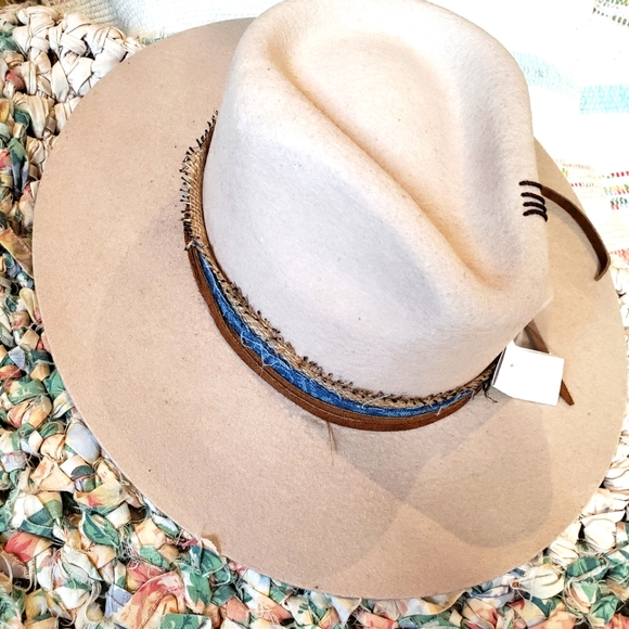 Buckskin felt Brittoli by Montecarlo Hat Co - Picture 4 of 4